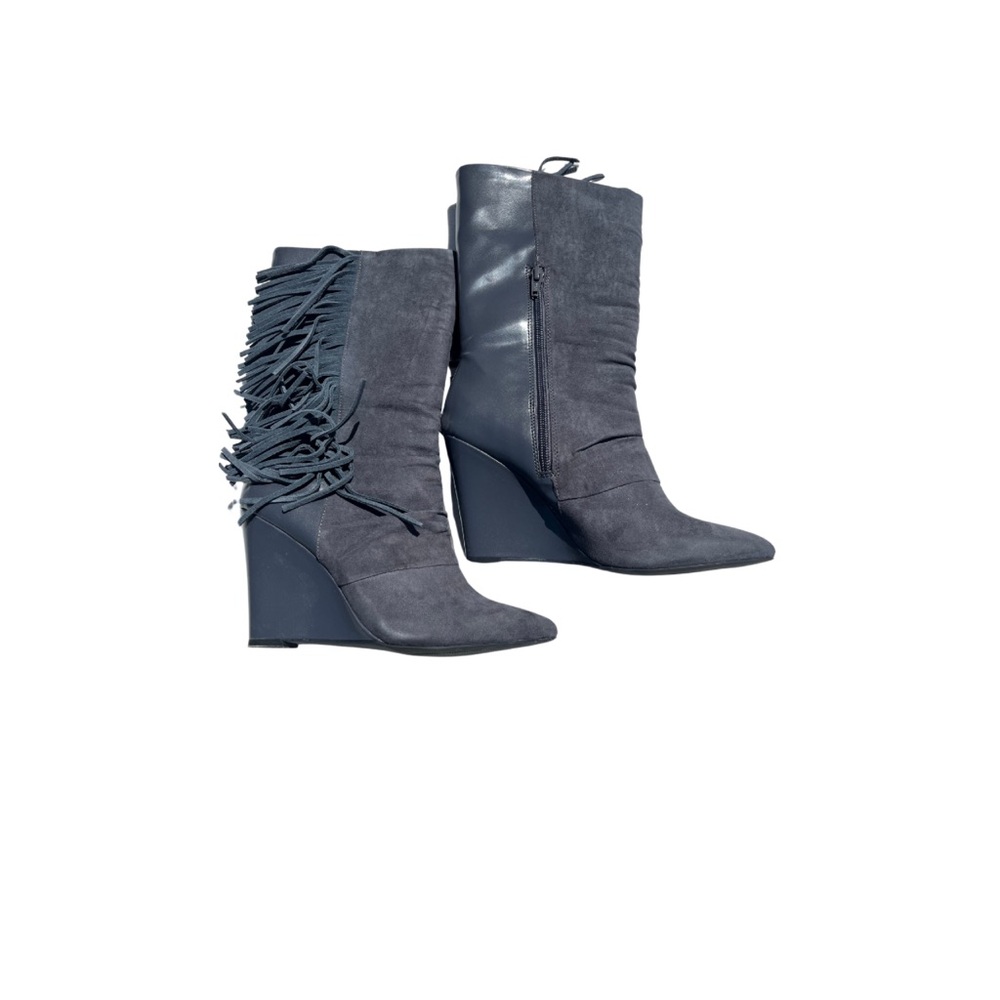 Grey mid boot ! Side fringe , great condition never worn .